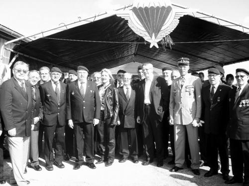 anciens_parachutistes1.jpg anciens_parachutistes1.jpg