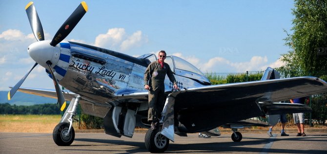 Le légendaire avion p51 mustang du 14 juillet 2015.jpg